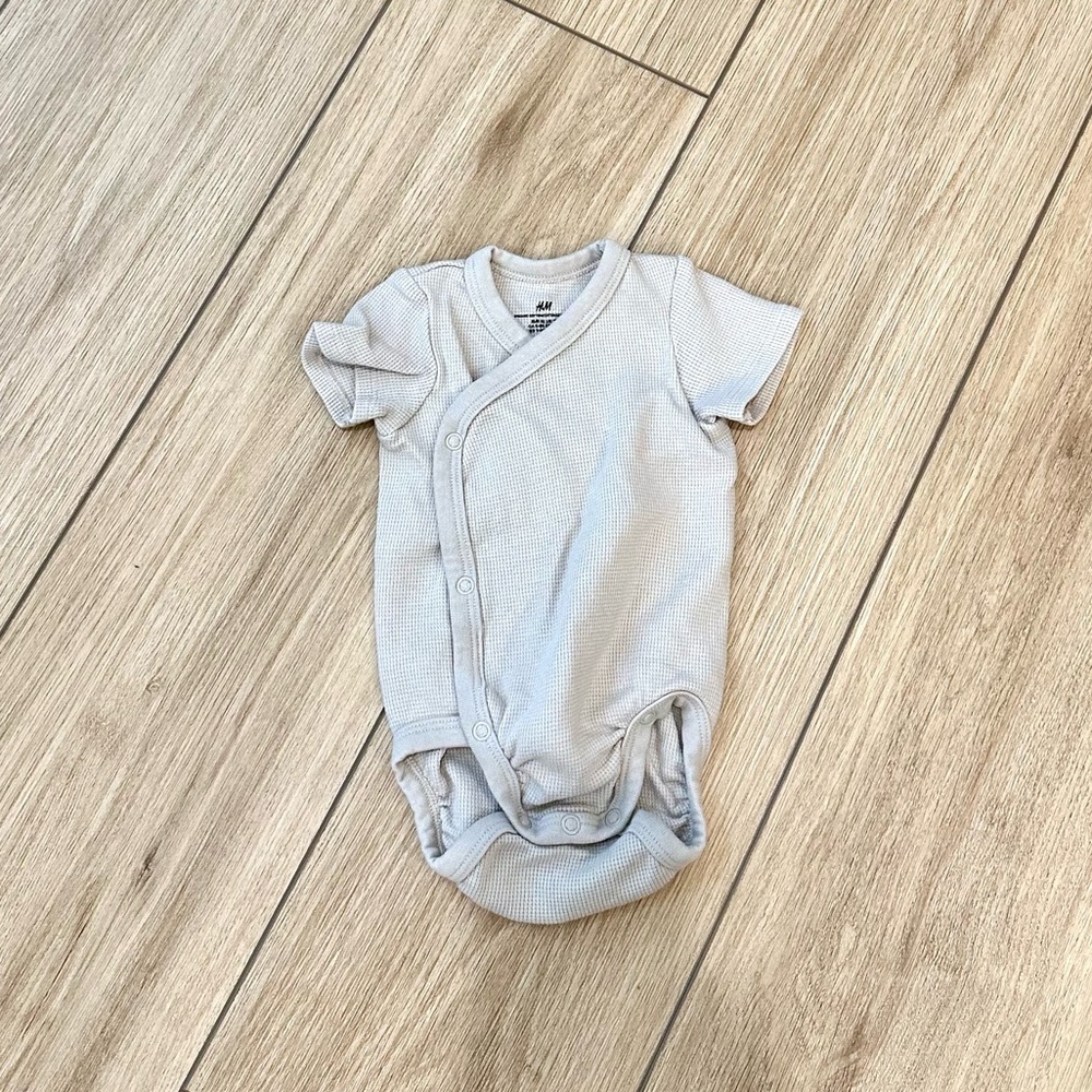 INFANT NEUTRAL BODYSUIT
